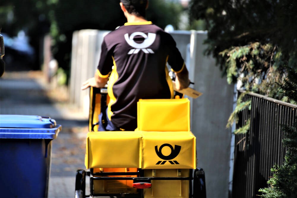 Postbotin von 5 Hunden zerfleischt! Tödlicher Angriff an der Haustür - Sie wollte nur die Post ausliefern!