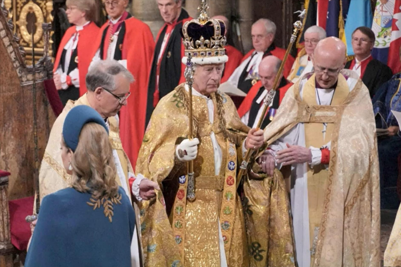 EILMELDUNG [Video]▶️ Charles ist König! Sehen Sie hier die ersten Bilder und lesen Sie alle Infos zur Krönung!