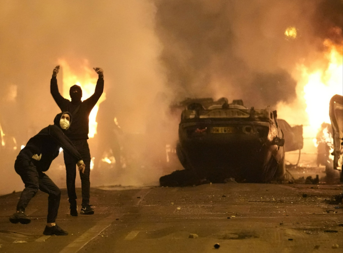 EILMELDUNG - Macron sagt Deutschland-Besuch ab! Frankreich brennt - Staatspräsident bleibt im Land!