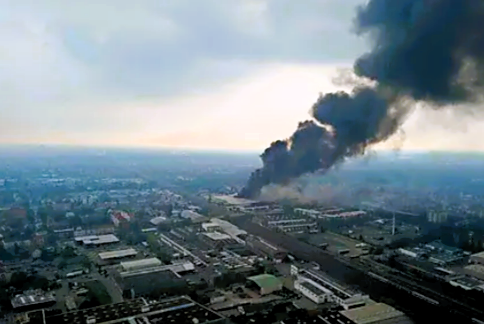 Feuerinferno in Leipzig! Riesige Rauchsäule über der Stadt - Großeinsatz der Feuerwehr, was ist geschehen?
