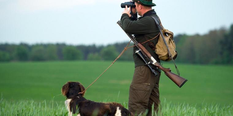 Tödlicher Jagdunfall - Jäger verblutet nachdem er sich ins Bein geschossen hat!