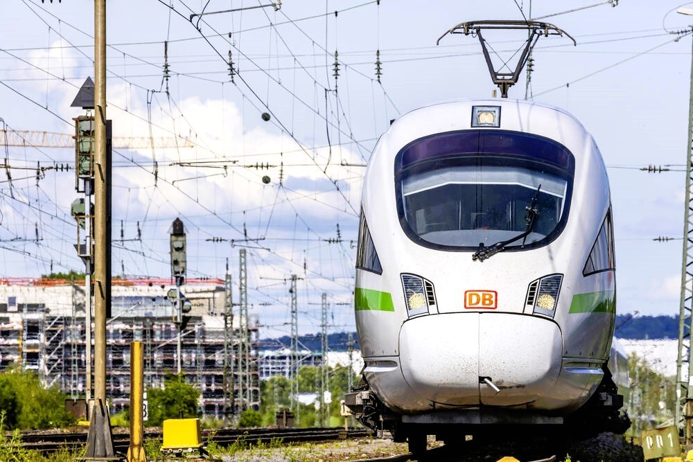 Feuerwehr-Einsatz am ICE! Bahn-Chaos! ICE  bleibt liegen - Passagiere mussten stundenlang warten