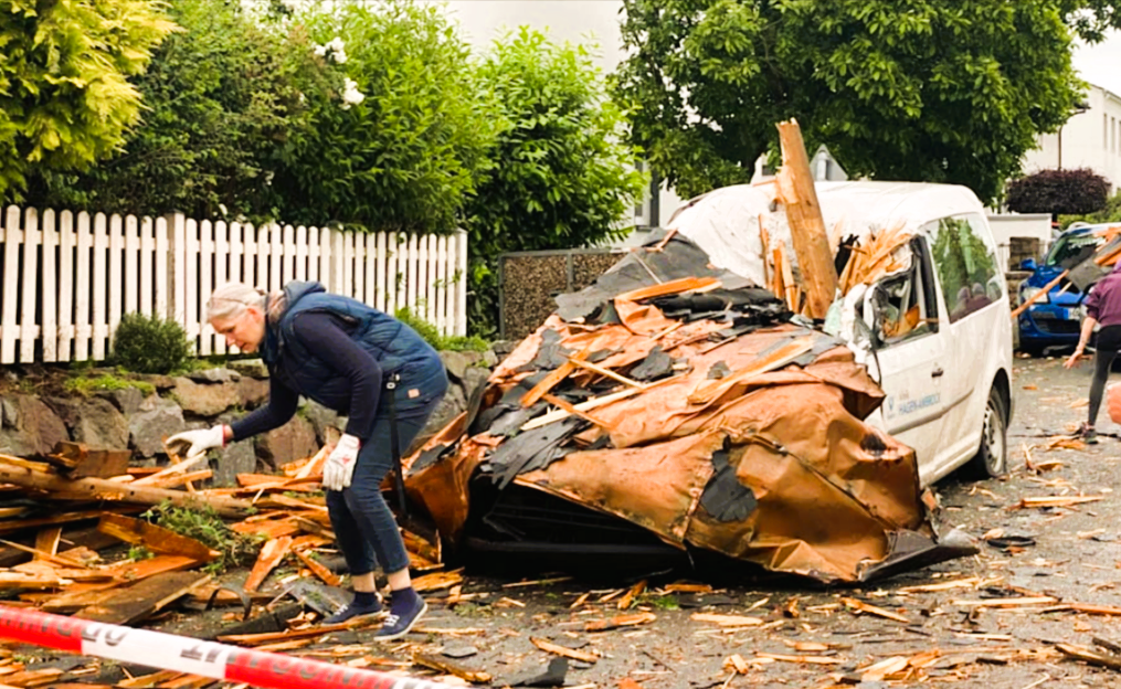 Tornado verwüstet deutsche Stadt! Kirchturm stürzt ein - Deutschland von schwerem Unwetter getroffen