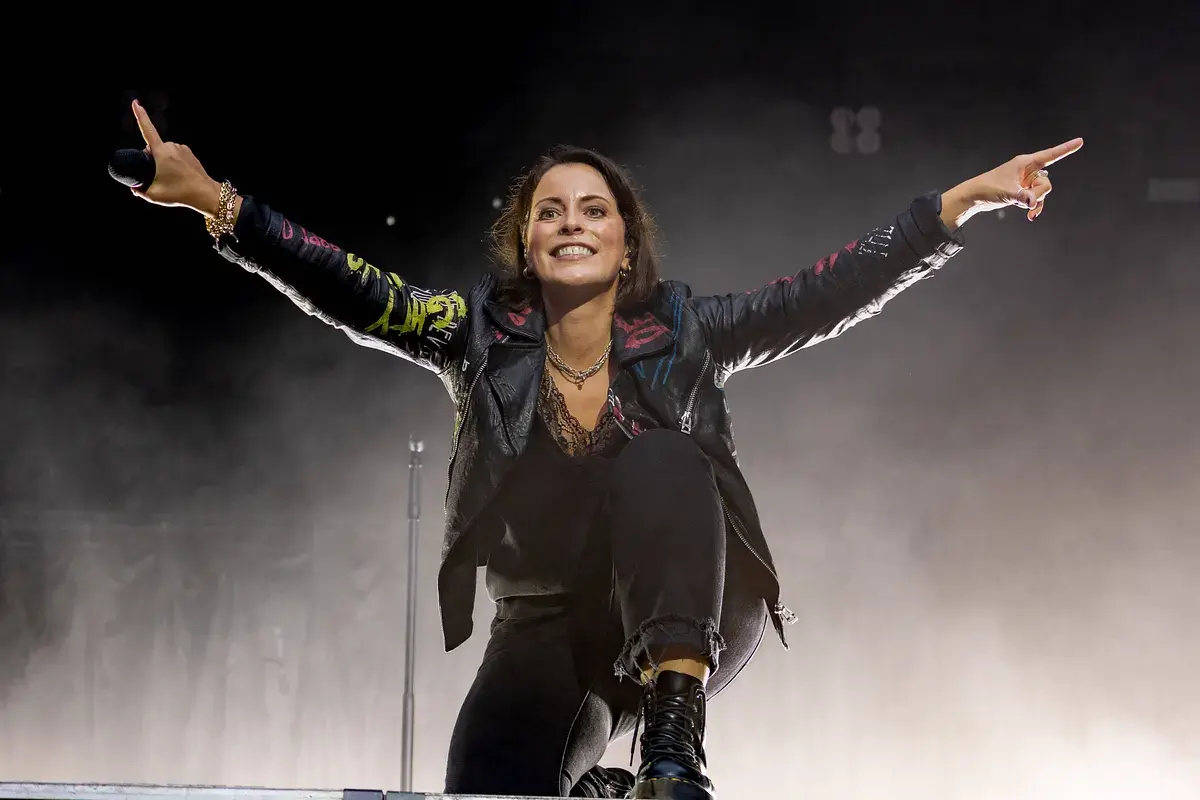 Stefanie Kloß überrascht Fans: „Glas leer, Bauch voll“ – Baby Nummer zwei ist unterwegs