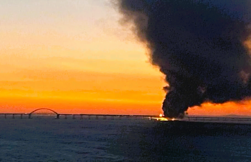 EILMELDUNG! Putin besucht die Krim! Wladimir Putin fährt mit Mercedes über Krimbrücke - wie eine Zielscheibe