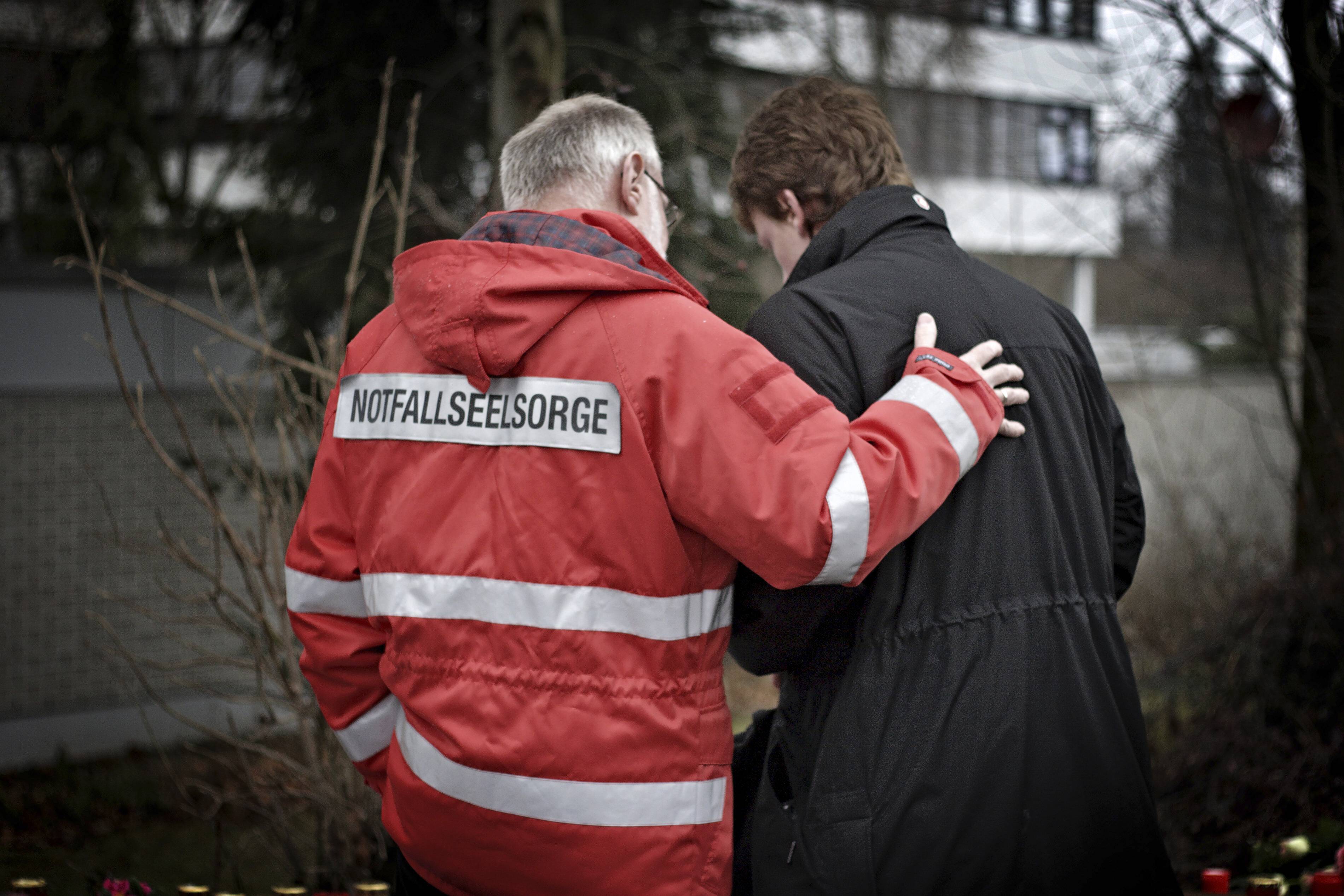 Trauer! Torwart stirbt bei Elfmeterschießen nach gehaltenem Elfer! Bruder sieht alles mit an
