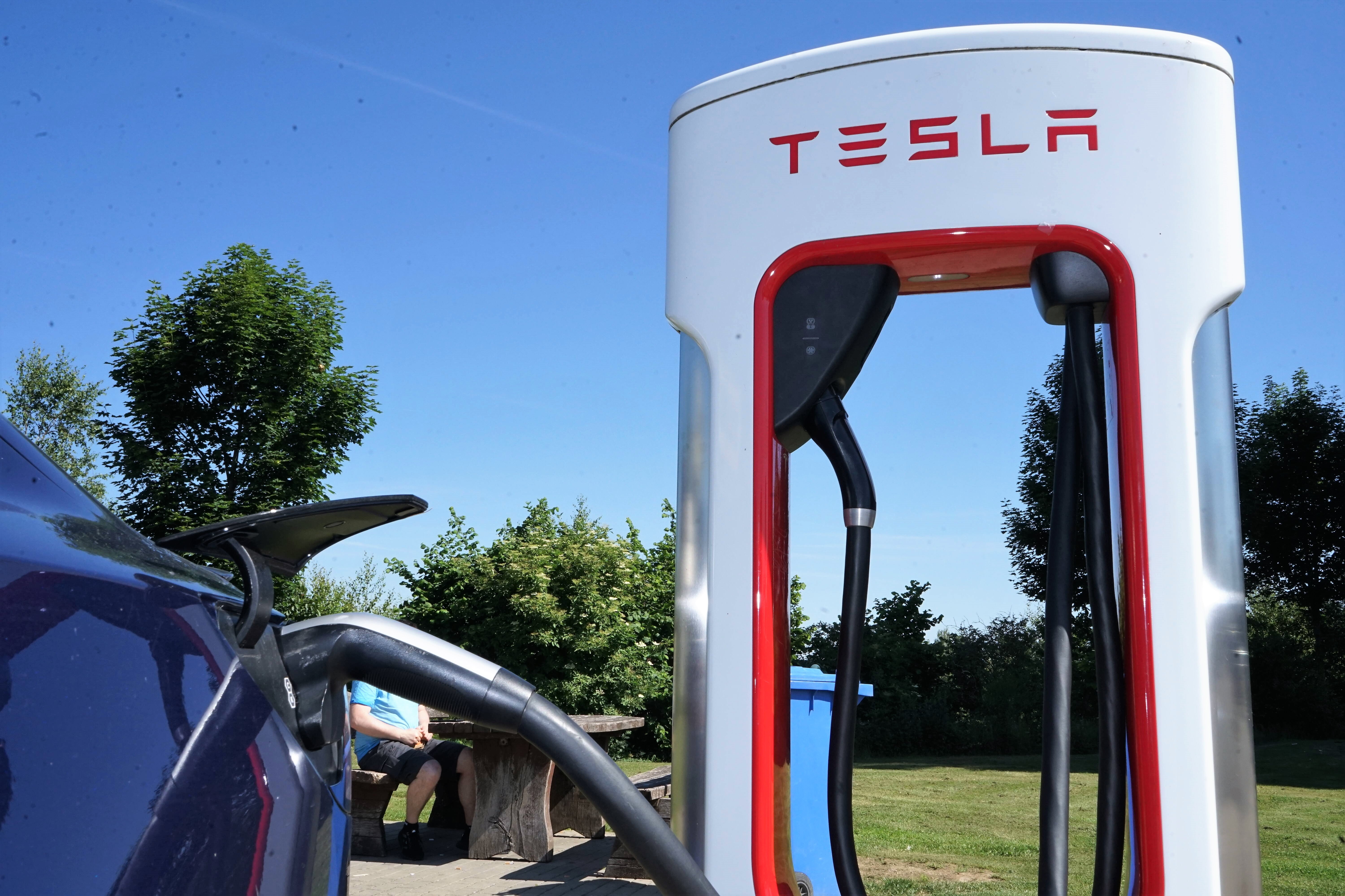 Aus für Autos mit Verbrenner! EU-Parlament beschließt endgültiges Ende für den Verbrennungsmotor!