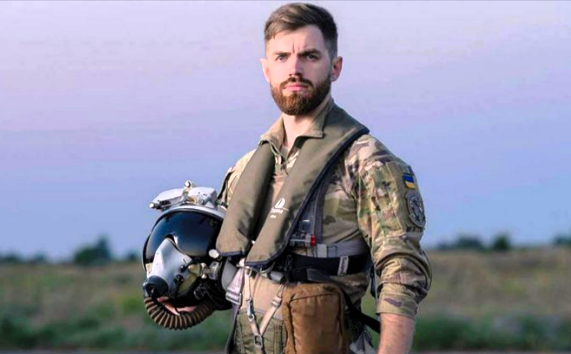 Zwei Kampfjets zusammengestoßen! Ukrainischer Top-Pilot tot! Crash von Militärflugzeugen über der Ukraine