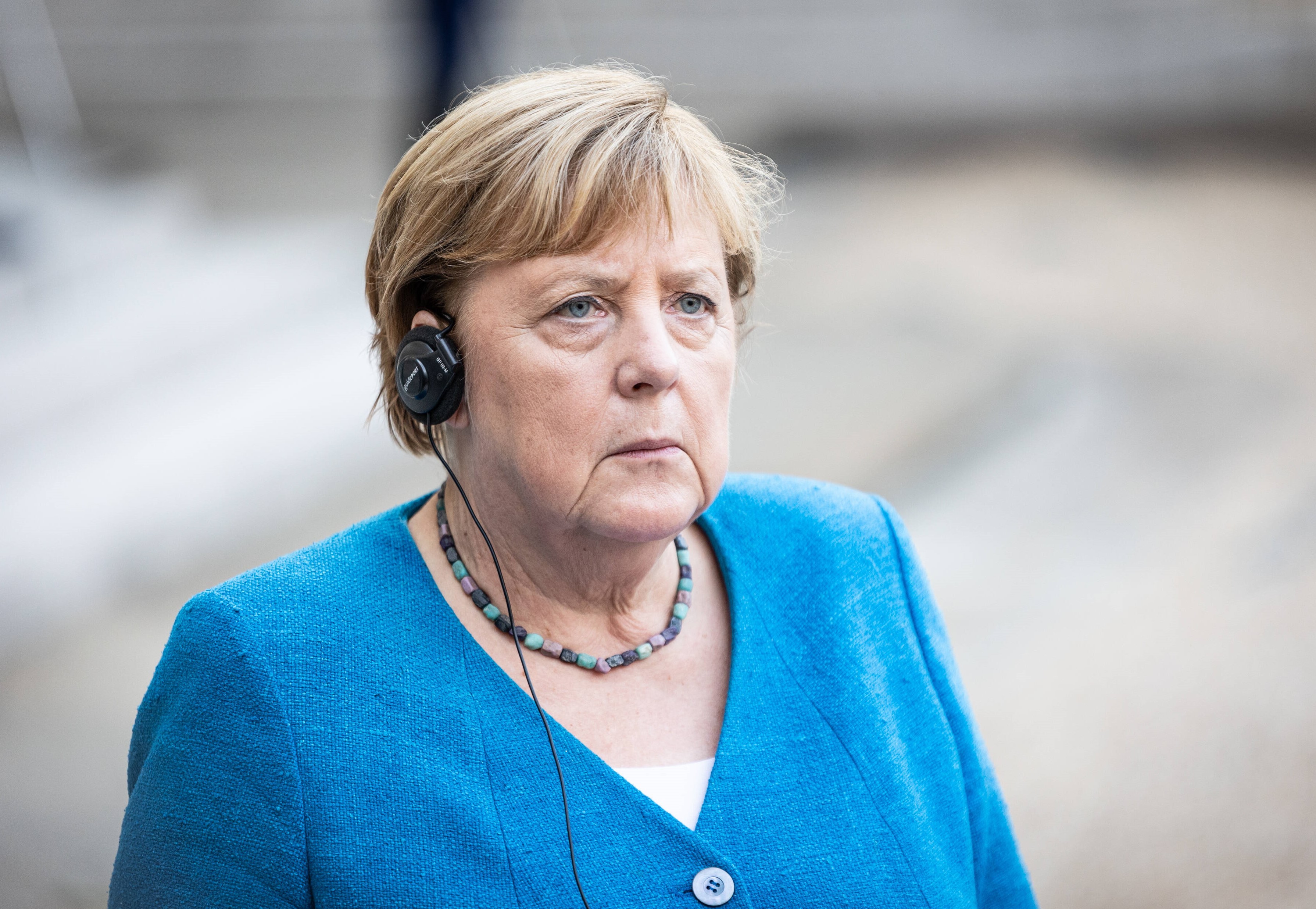 Bei Schäuble Staatsakt - Angela Merkel weicht unbequemen Fragen aus! Was verbirgt die Ex-Kanzlerin