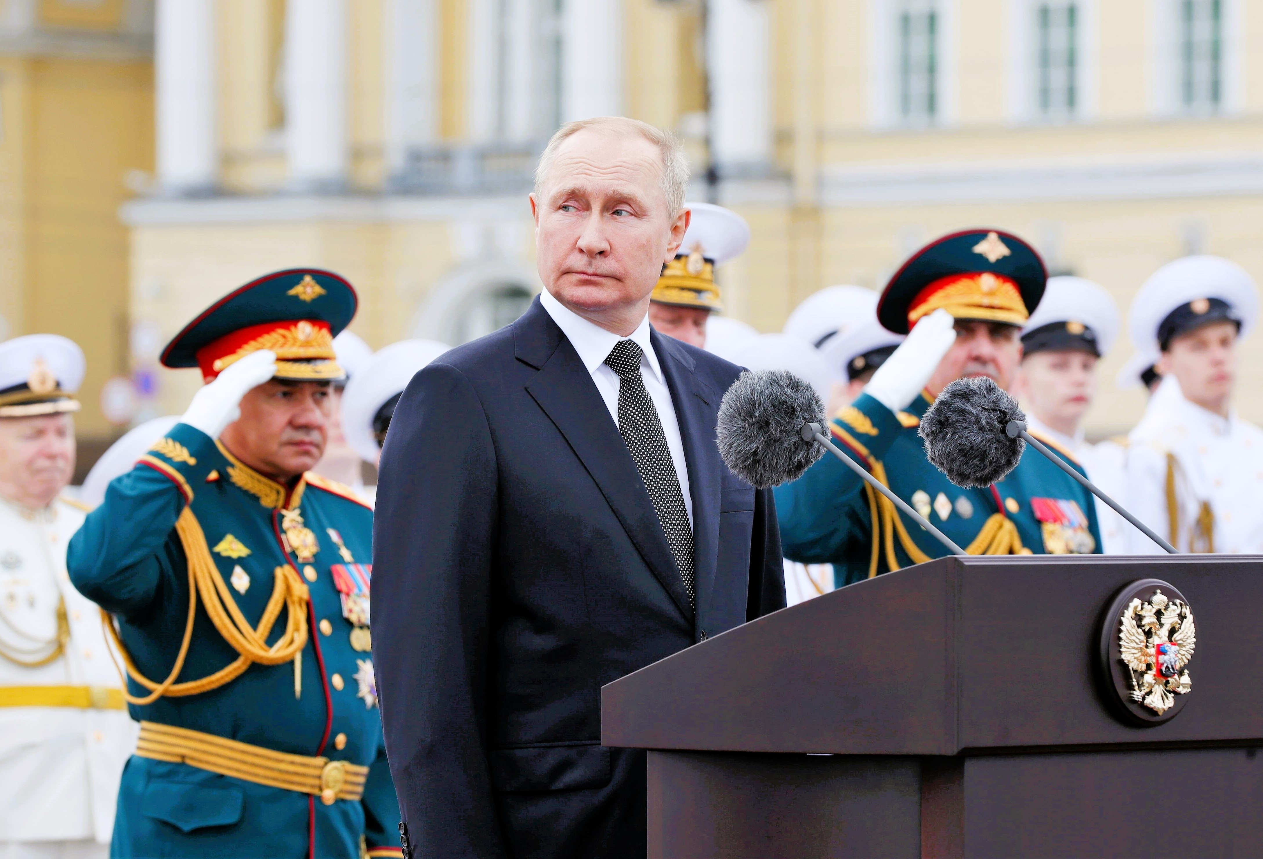 Putin befördert Nawalnys Folterknecht zum General! So verhöhnt Putin die Welt