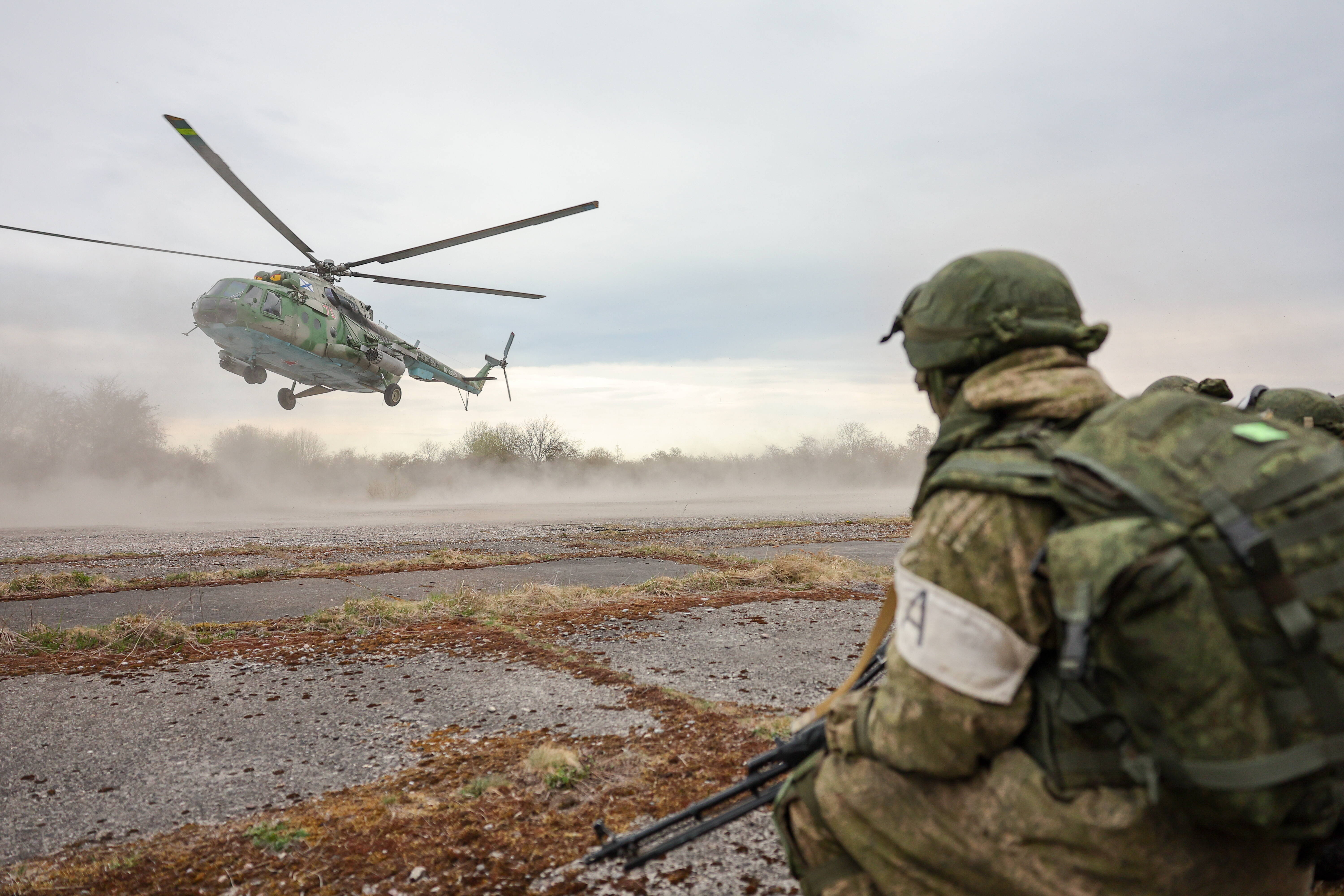 Putin-Plan gescheitert: Russische Soldaten fliehen auf Schiffen vor den Ukrainern!